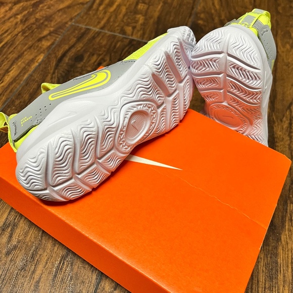 Nike Toddler Boys’ Preschool Flex Runner 3 Slip In Shoes in White & Lemon Sz-10c - Picture 4 of 6